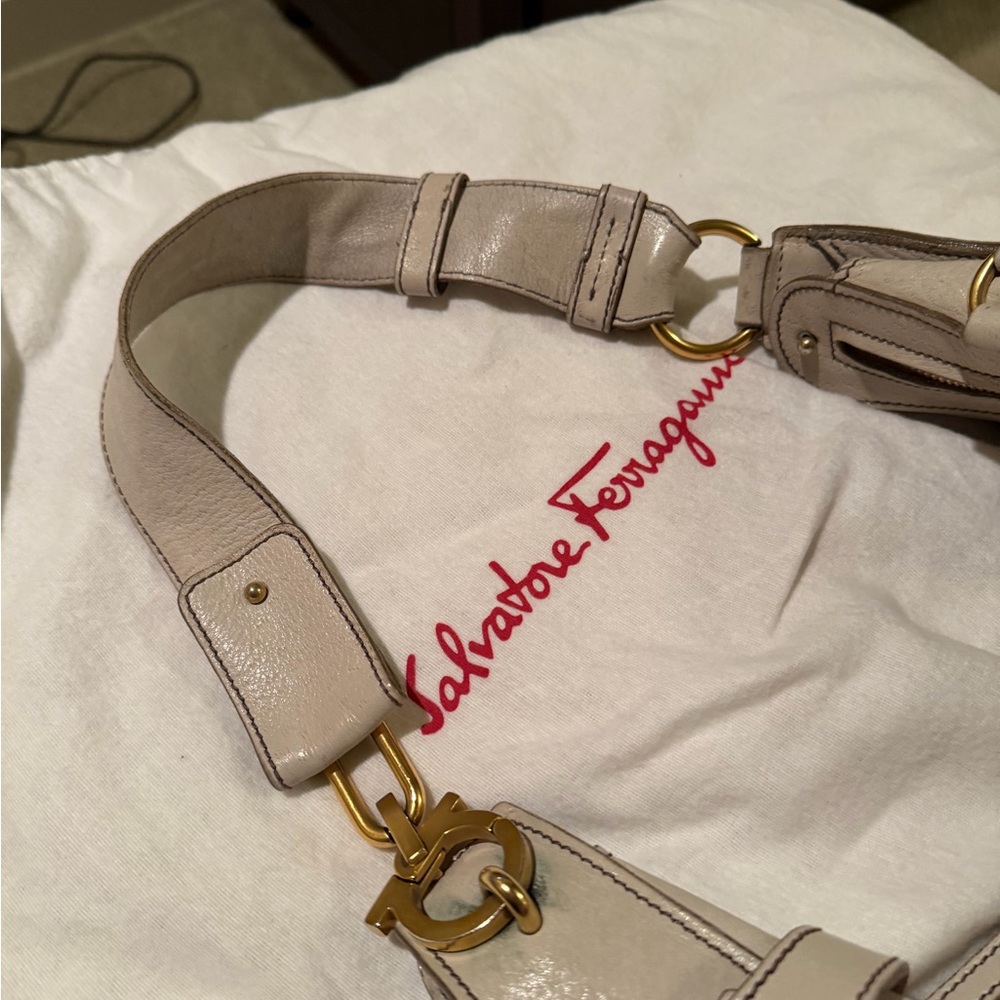Salvatore Ferragamo Beige Leather Hobo Bag with Gold Hardware - Picture 4 of 4